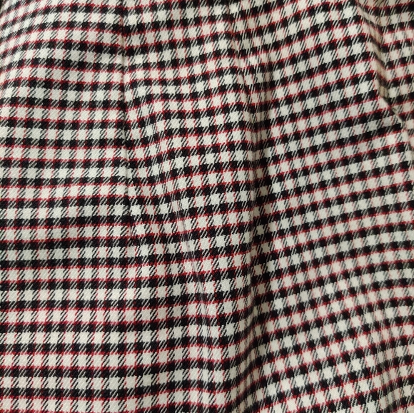 Cutter and Buck Women's Red, Black, and White Checkered Cropped Pants, size 8 - Picture 6 of 6